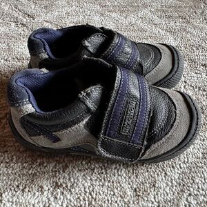 Kenneth Cole Reaction Toddler Shoes
Size 9